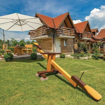 2 Bedroom Cozy Home In Licko Lesce Zewnętrze zdjęcie