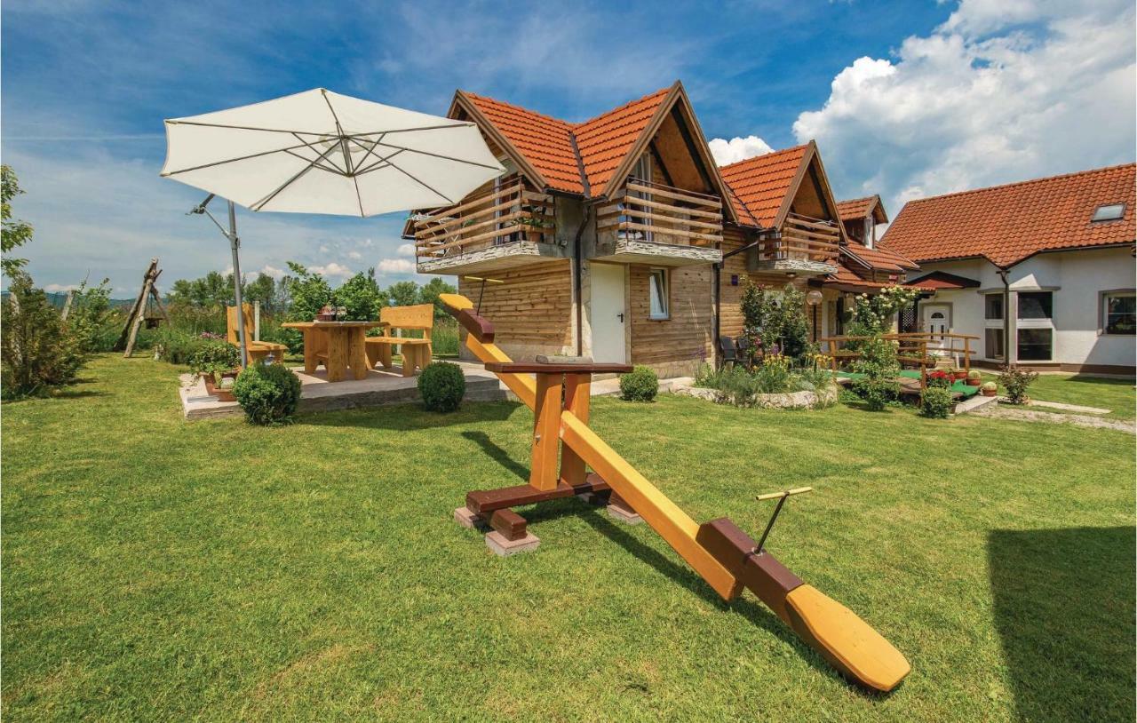 2 Bedroom Cozy Home In Licko Lesce Zewnętrze zdjęcie